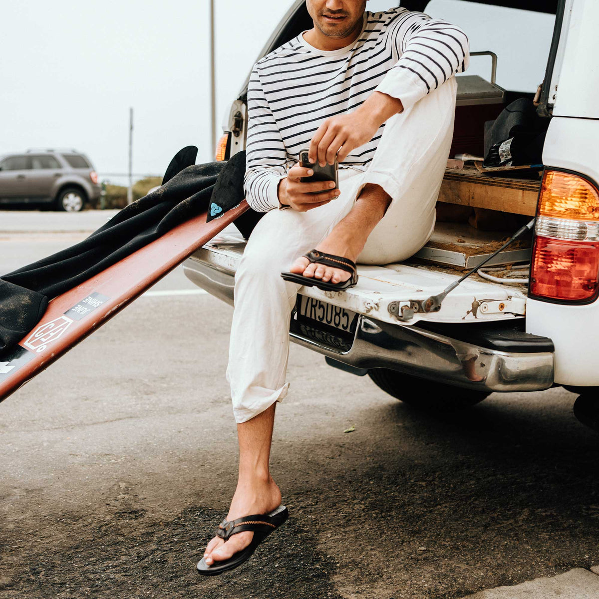 Mea Ola Men's Leather Beach Sandals - Dark Java | Men OluKai outlet