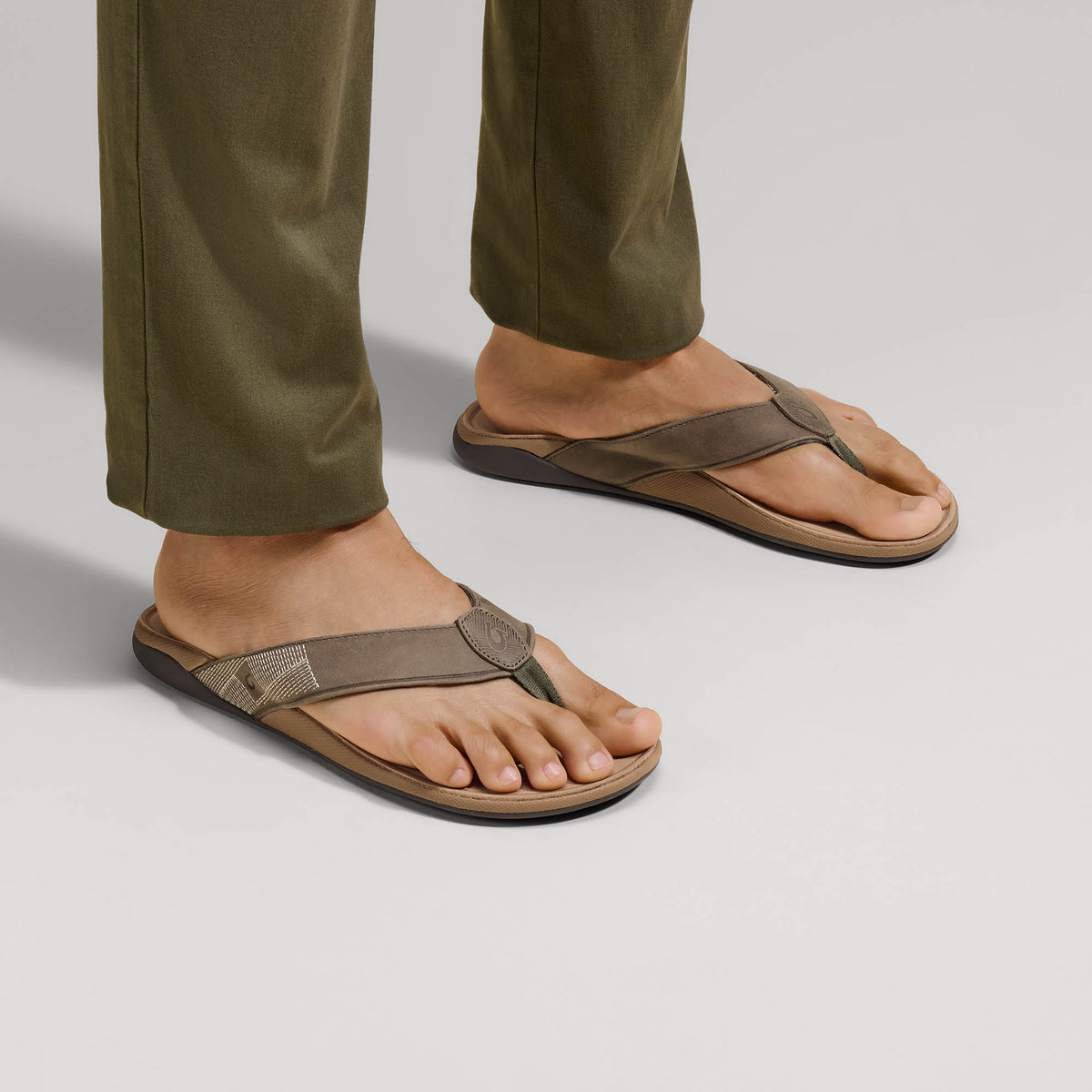Tuahine Men's Waterproof Leather Beach Sandals - Hunter | Men OluKai online