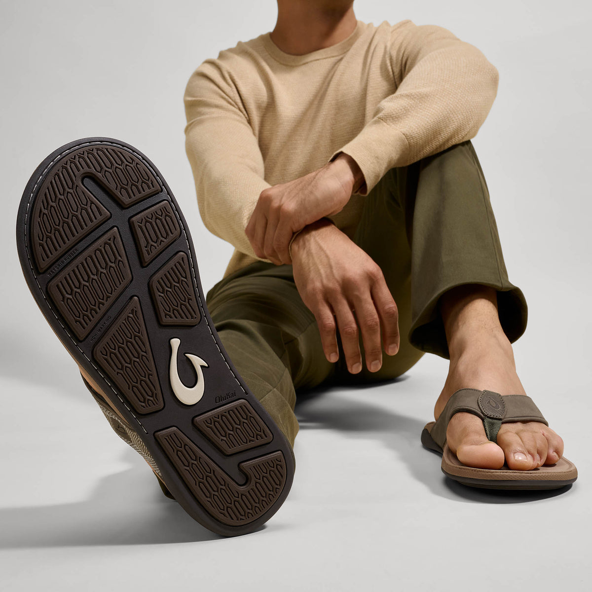 Tuahine Men's Waterproof Leather Beach Sandals - Hunter | Men OluKai online