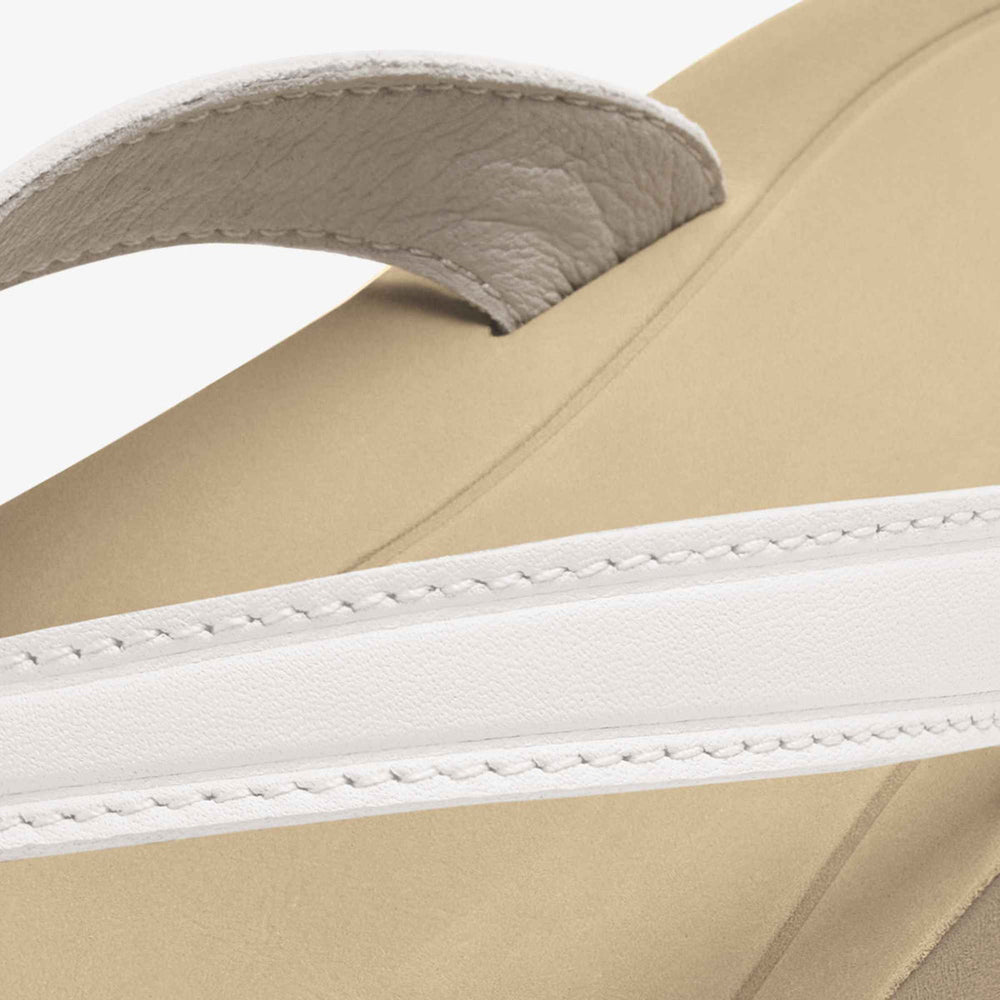 Southshore - Bright White / Warm Sand | Women OluKai online