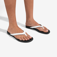 Ho‘opio Malua - Bright White / Warm Sand | Women OluKai discount