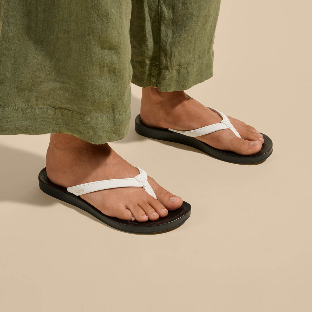 ‘Uiki Women’s Everyday Beach Sandals - Bright White / Lava Rock | Women OluKai near me
