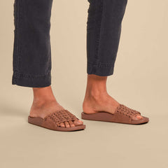 Kāmola Women’s Leather Slide Sandals - Tan | Women OluKai outlet